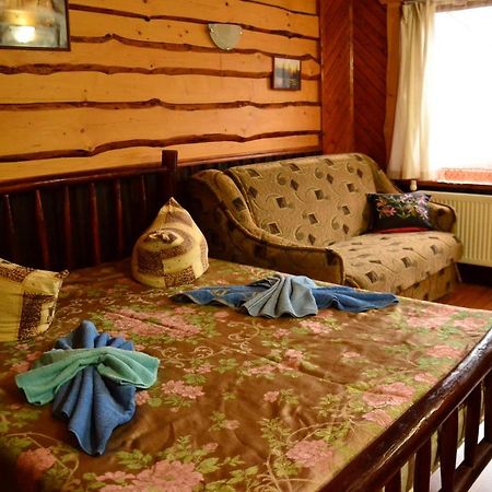 Hotel Gostynniy Dvir Raytshtoky Vorochta Exteriér fotografie