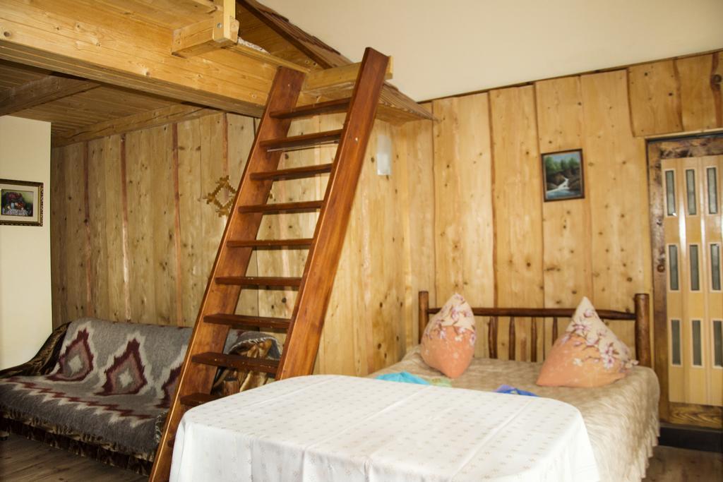 Hotel Gostynniy Dvir Raytshtoky Vorochta Exteriér fotografie