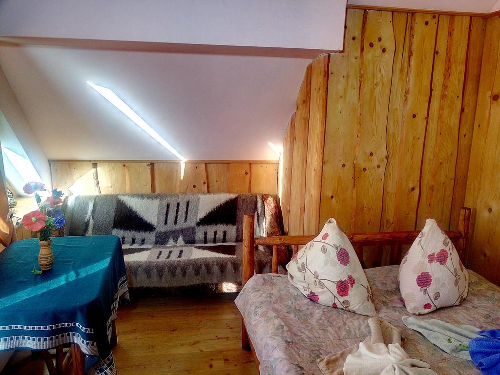 Hotel Gostynniy Dvir Raytshtoky Vorochta Exteriér fotografie