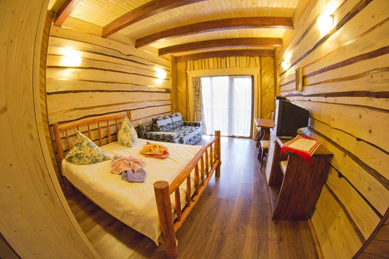 Hotel Gostynniy Dvir Raytshtoky Vorochta Exteriér fotografie