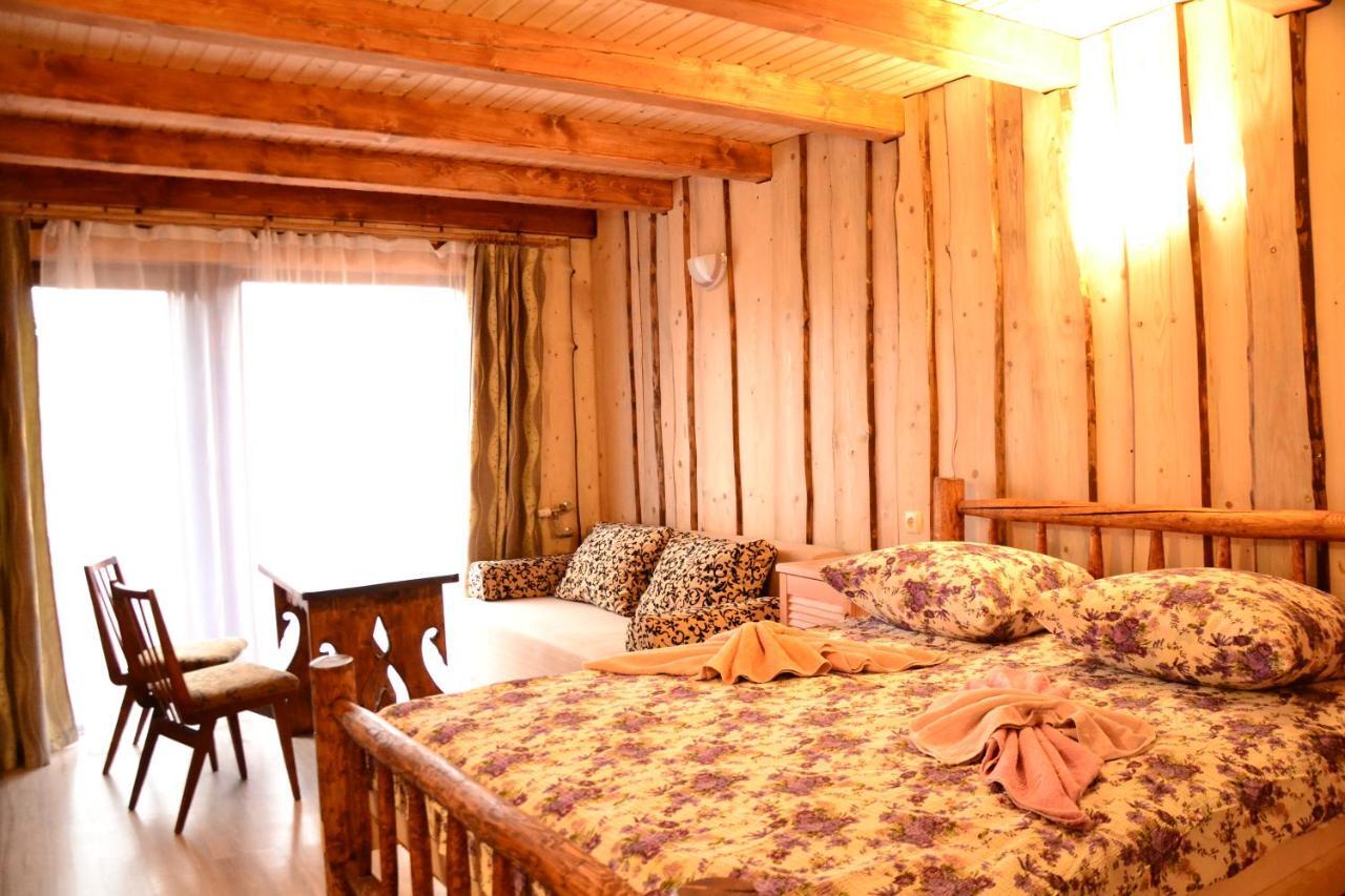 Hotel Gostynniy Dvir Raytshtoky Vorochta Exteriér fotografie